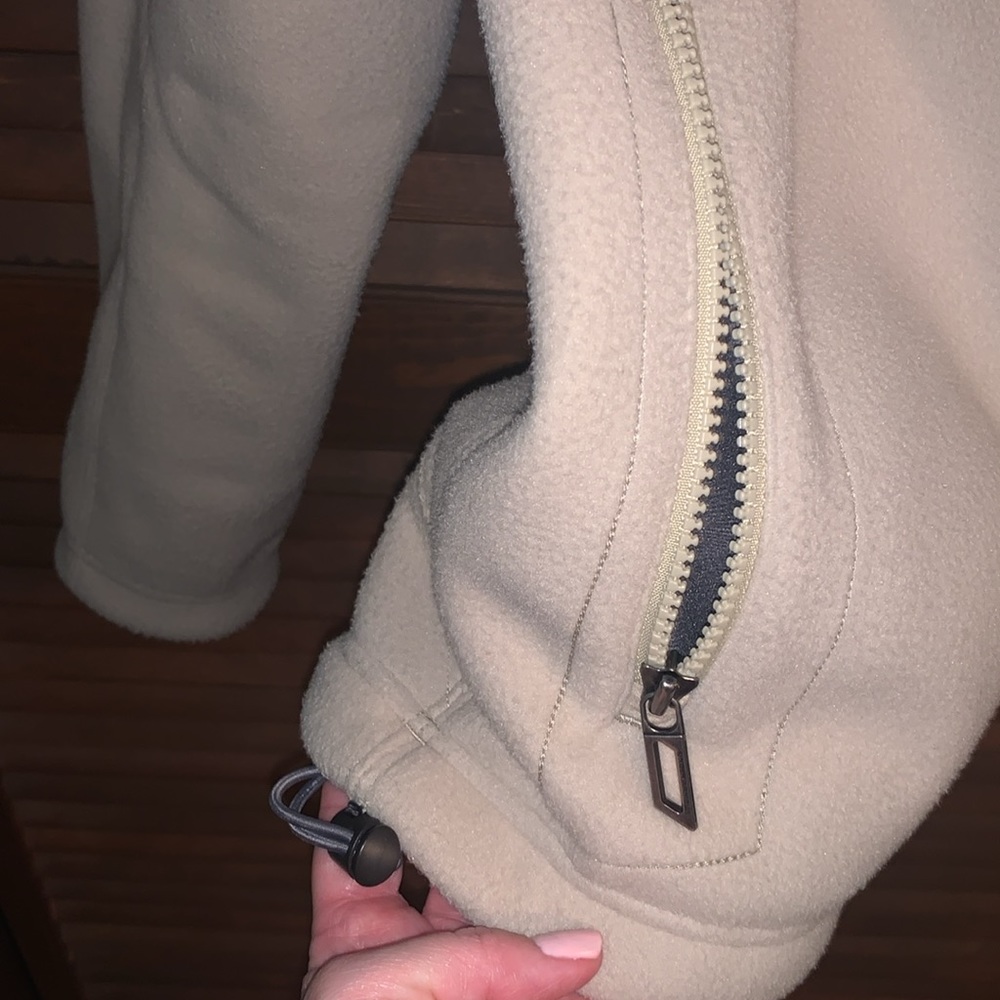 Mens. UA coat. Size large. Cream colored. NWOT. - Picture 4 of 6